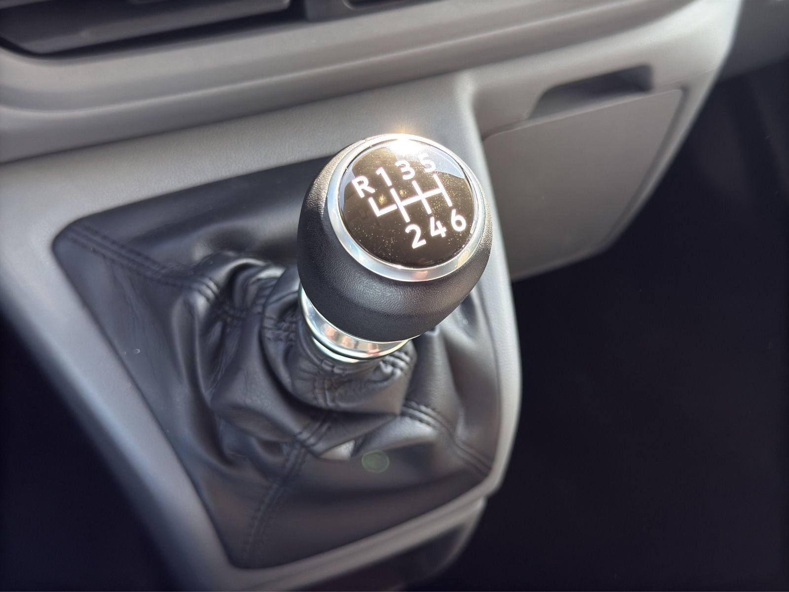Volkswagen Transporter Kombi – Bild 11
