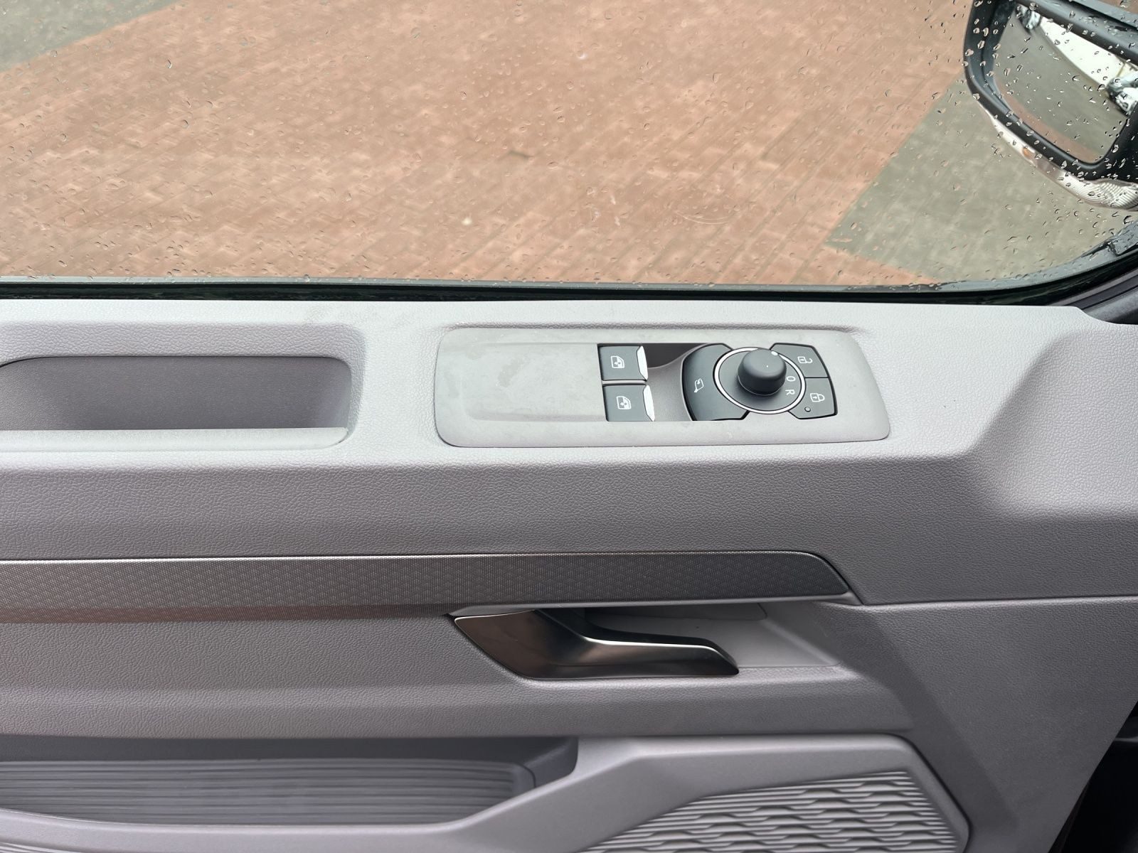 Volkswagen T7 Caravelle – Bild 8