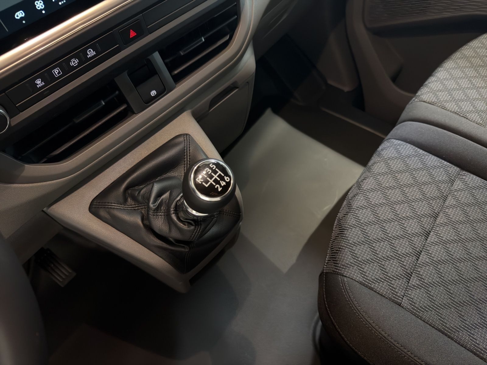 Volkswagen Transporter Kasten – Bild 11
