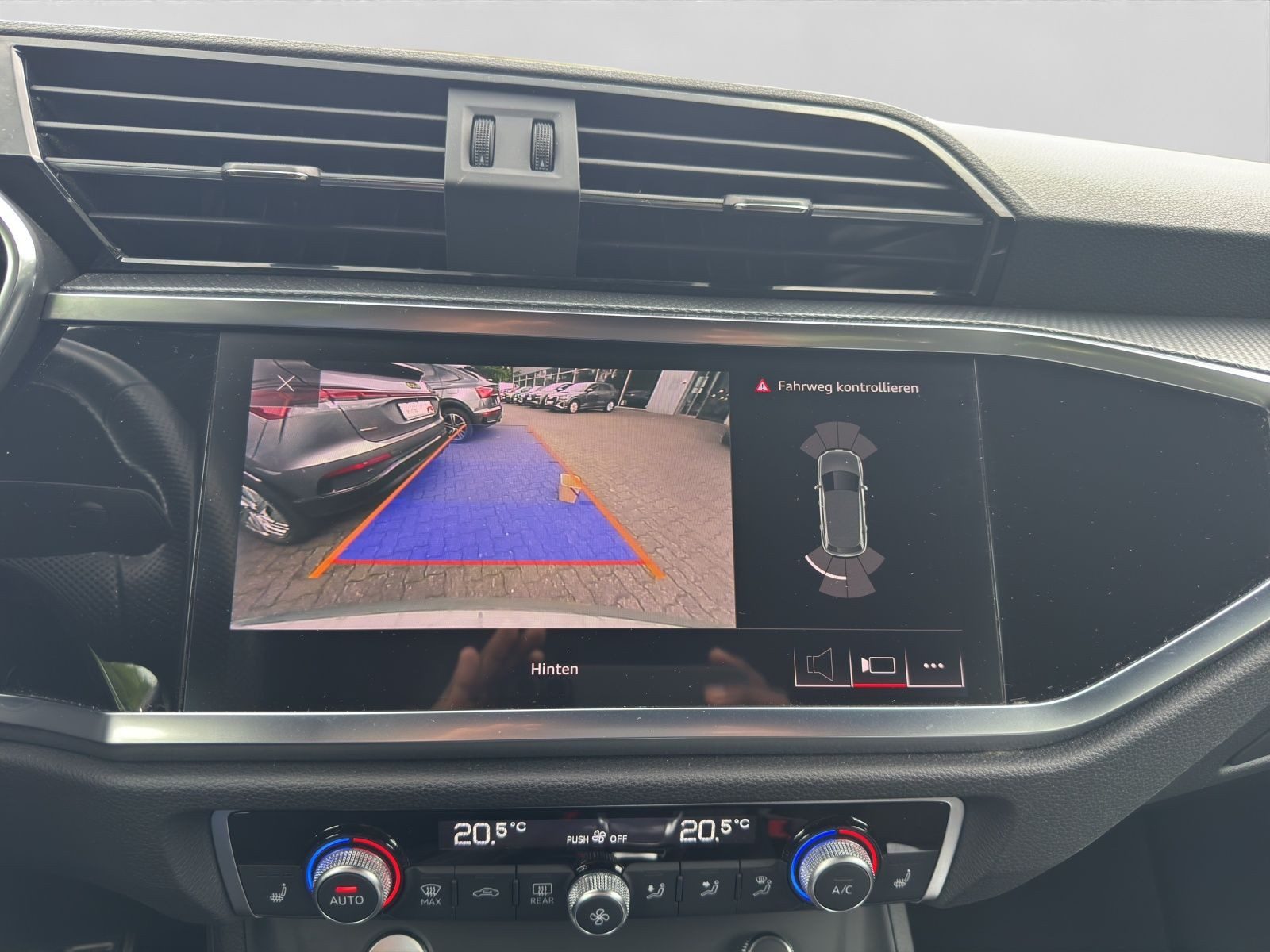 Audi Q3 – Foto 12