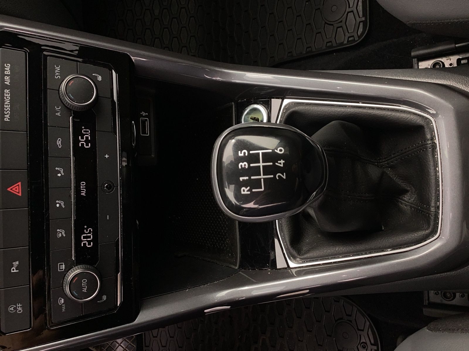 Volkswagen T-Cross – Foto 11