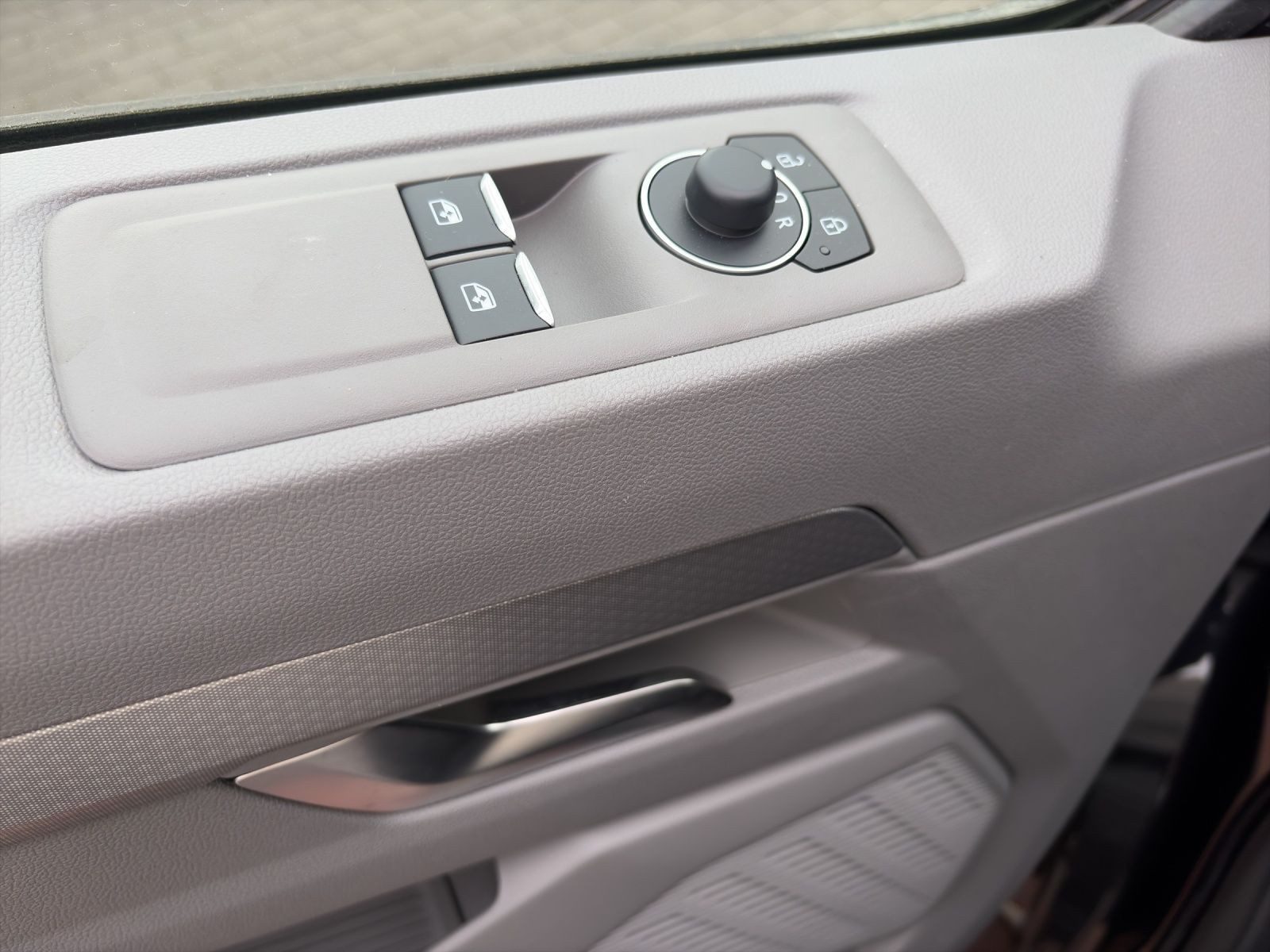 Volkswagen T7 Caravelle – Bild 8