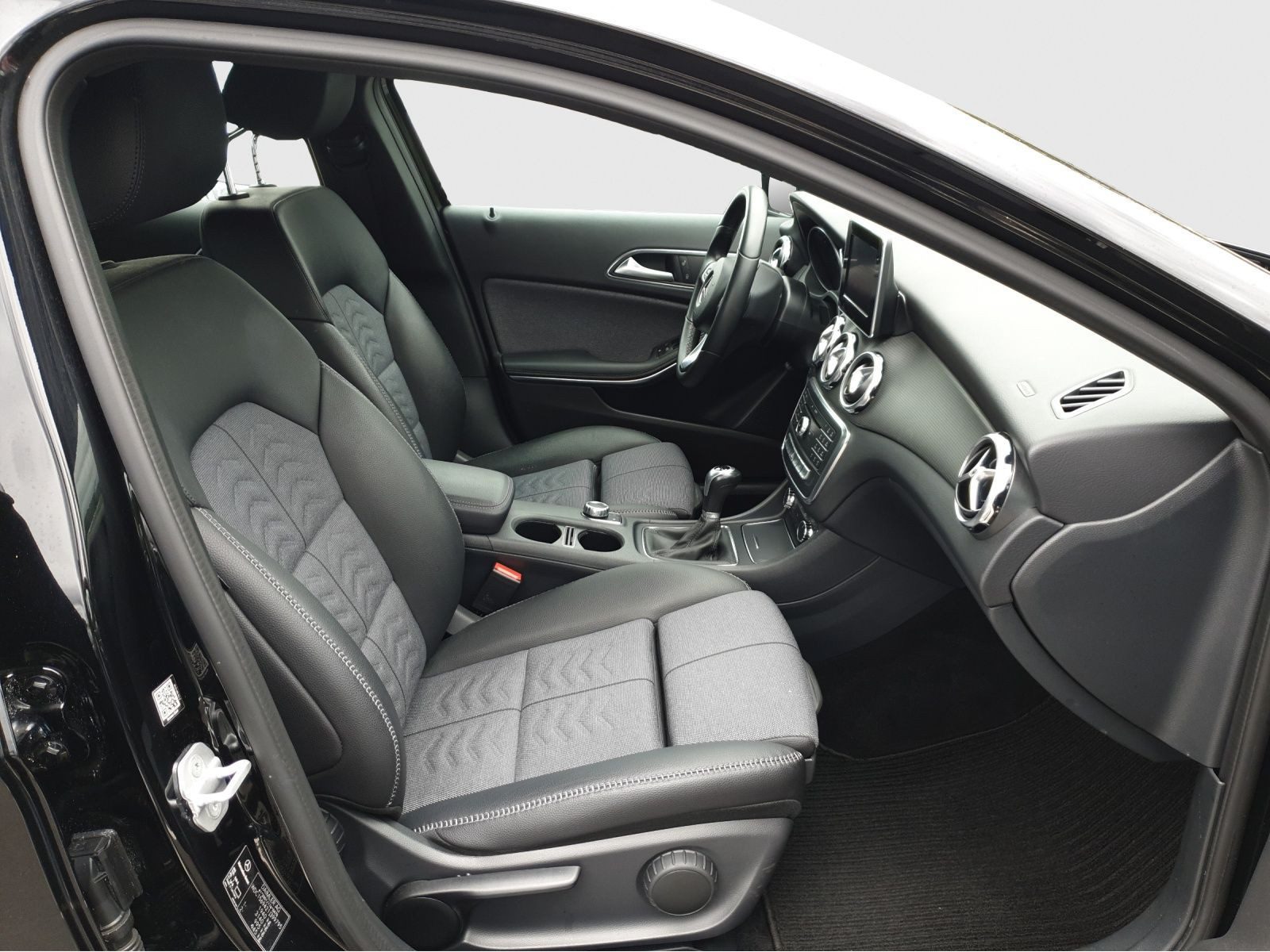 Mercedes-Benz GLA 180 – Bild 4