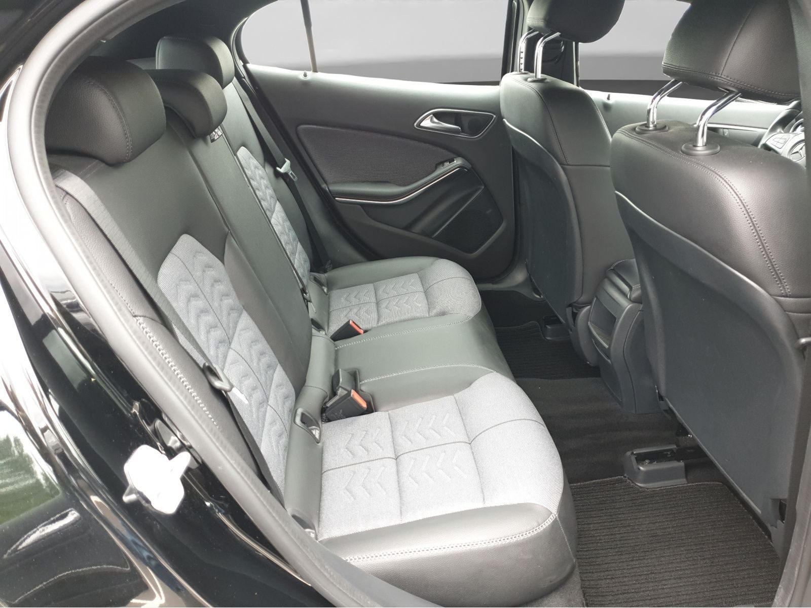Mercedes-Benz GLA 180 – Bild 6