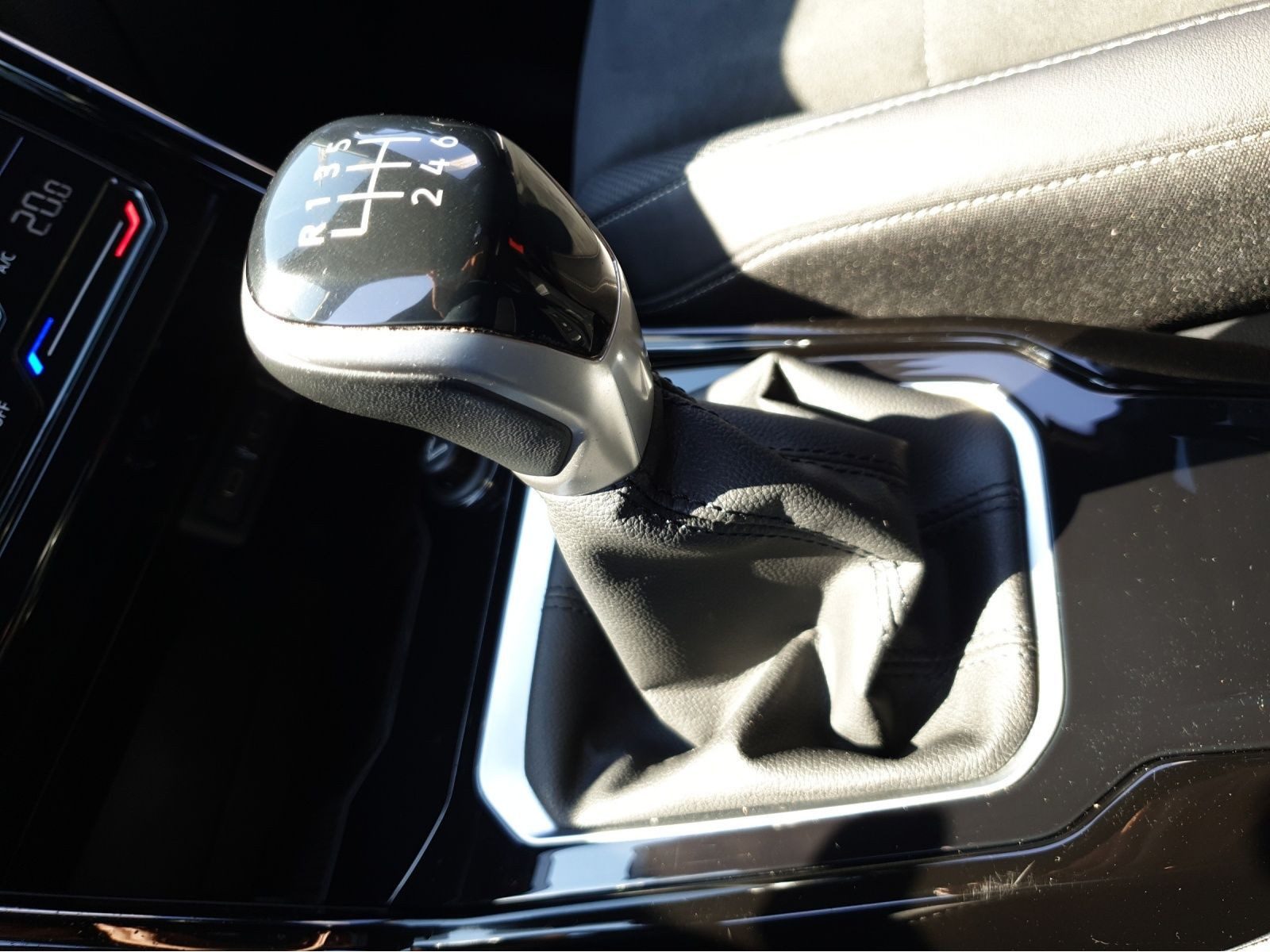 Volkswagen T-Roc – Foto 11