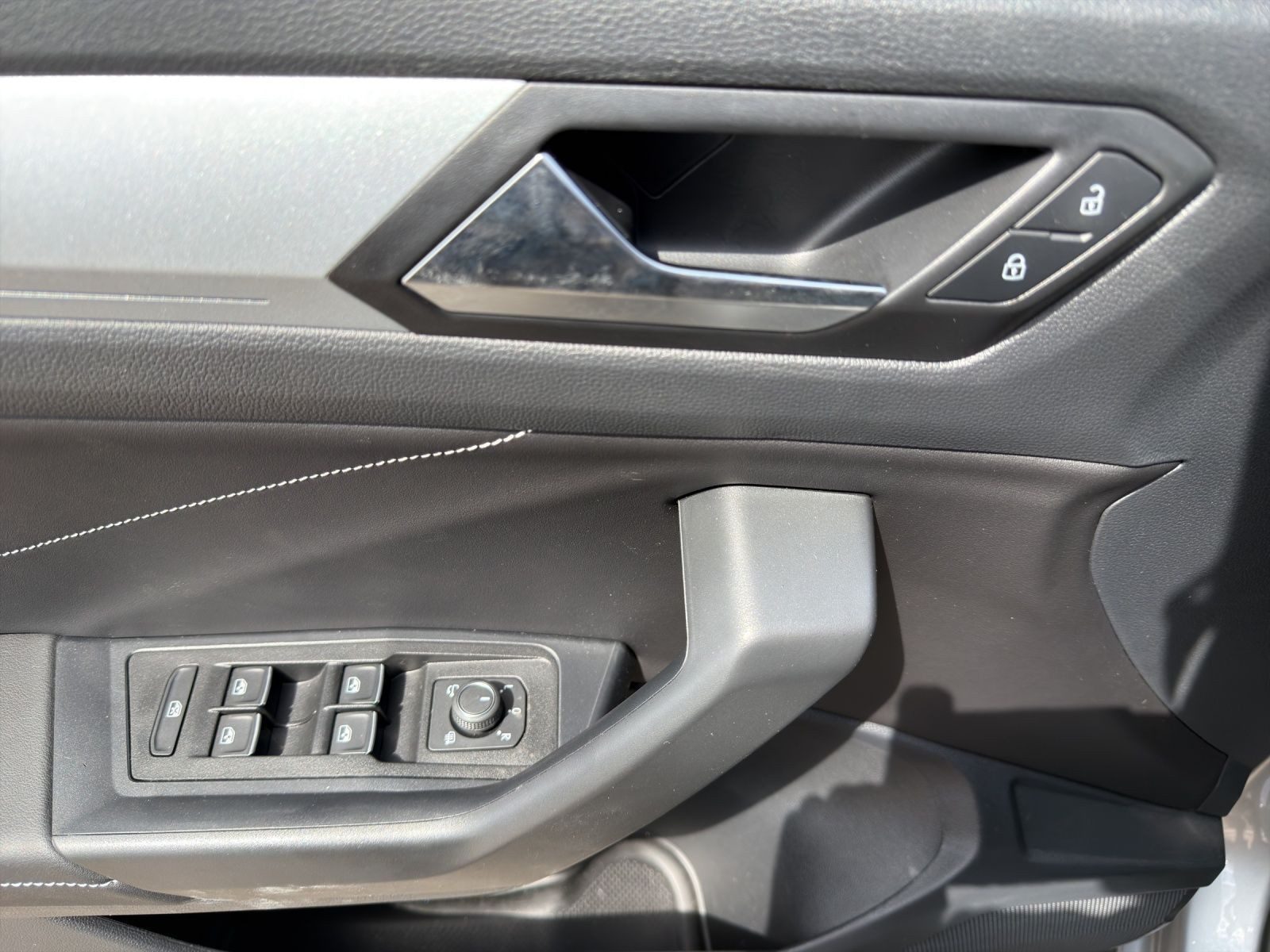 Volkswagen T-Roc – Foto 8