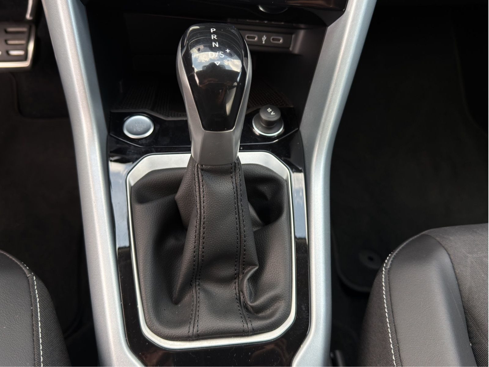 Volkswagen T-Roc – Foto 11