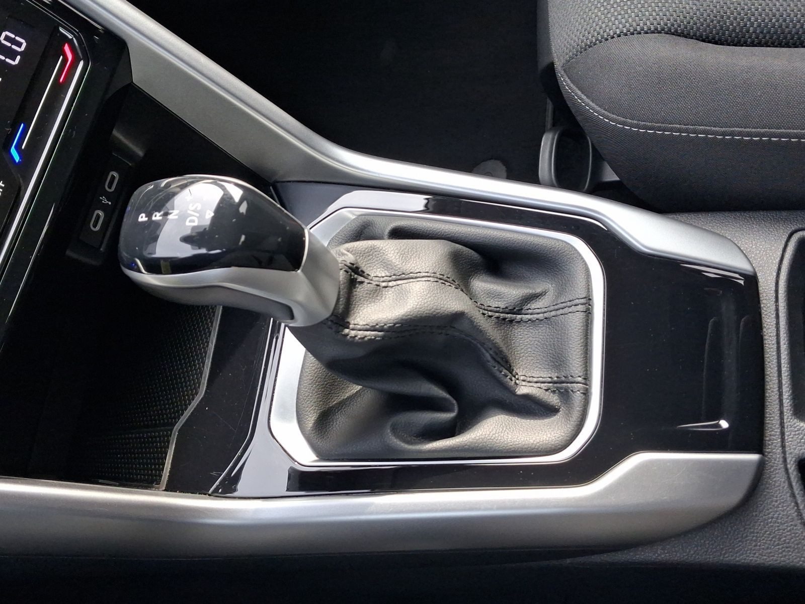 Volkswagen T-Roc – Foto 11