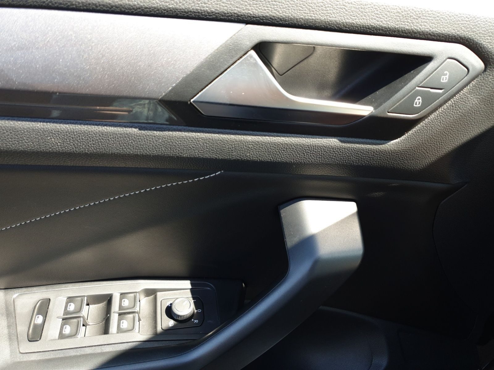 Volkswagen T-Roc – Foto 8