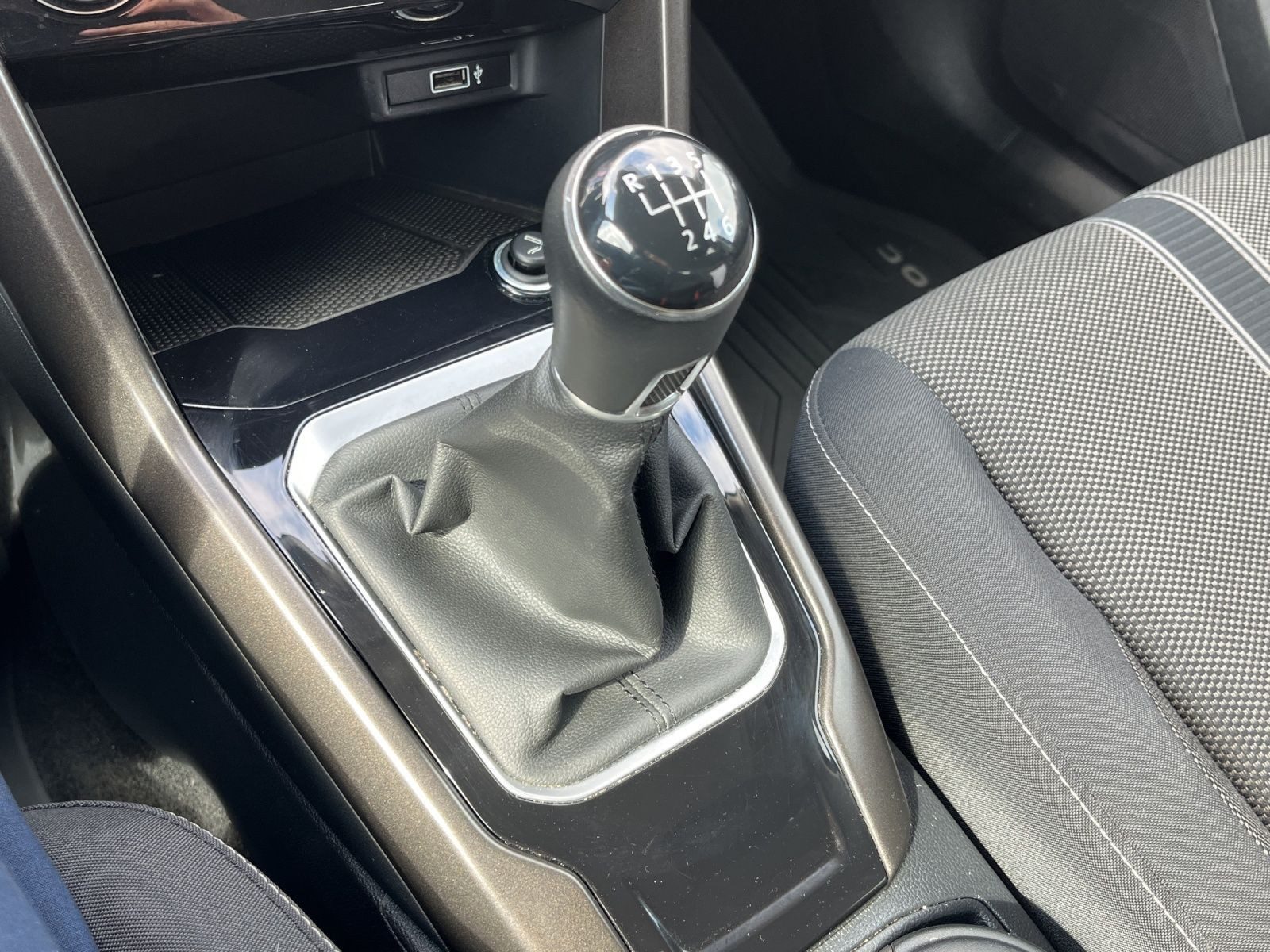 Volkswagen T-Roc – Foto 11
