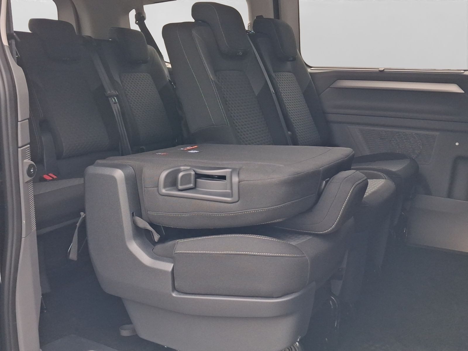 Volkswagen T7 Caravelle – Bild 8