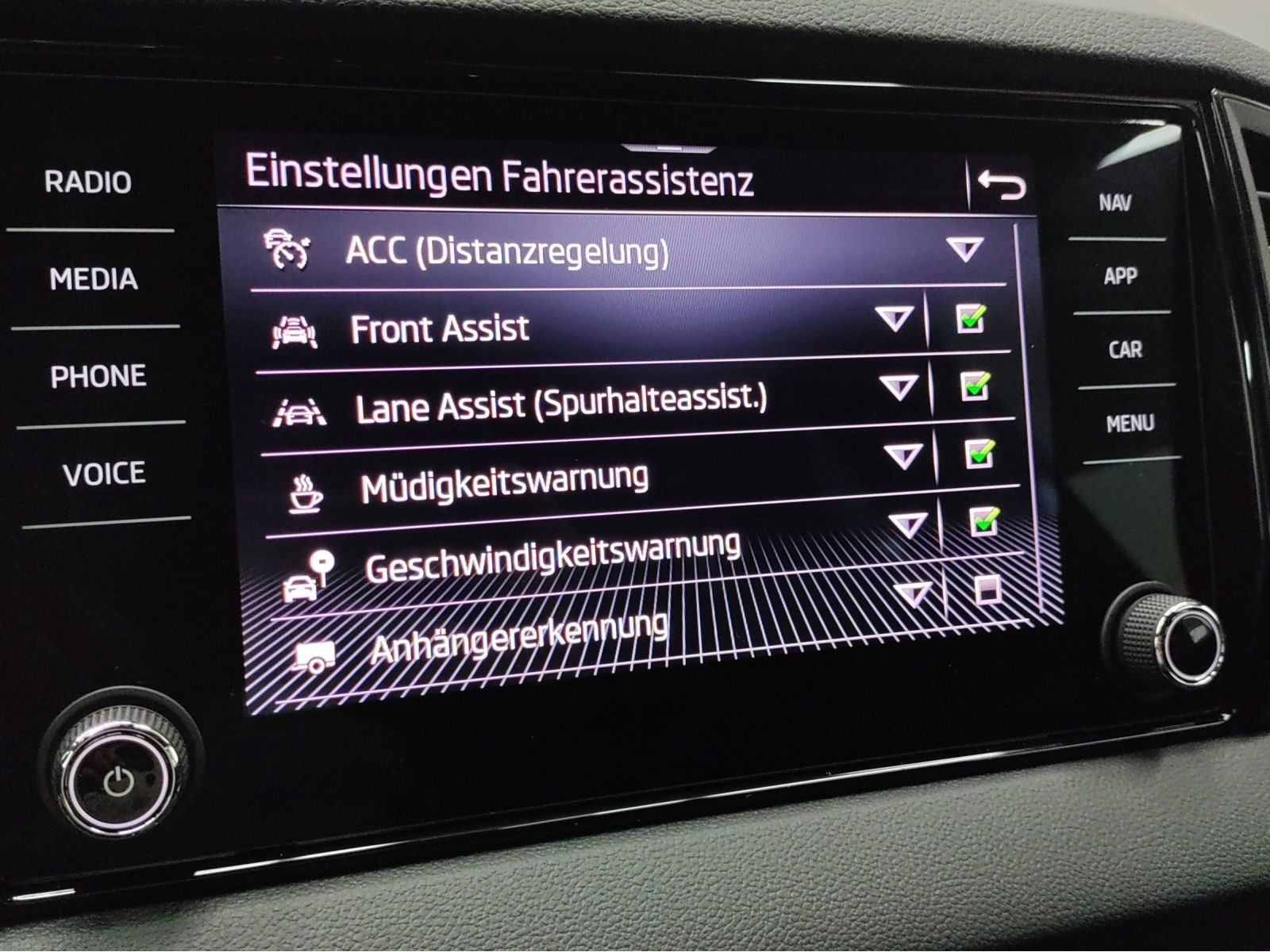 Skoda Karoq – Foto 12
