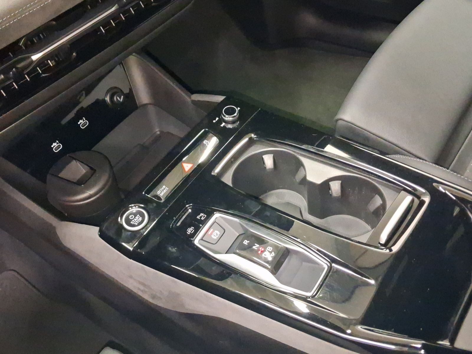 Audi Q6 e-tron – Foto 11