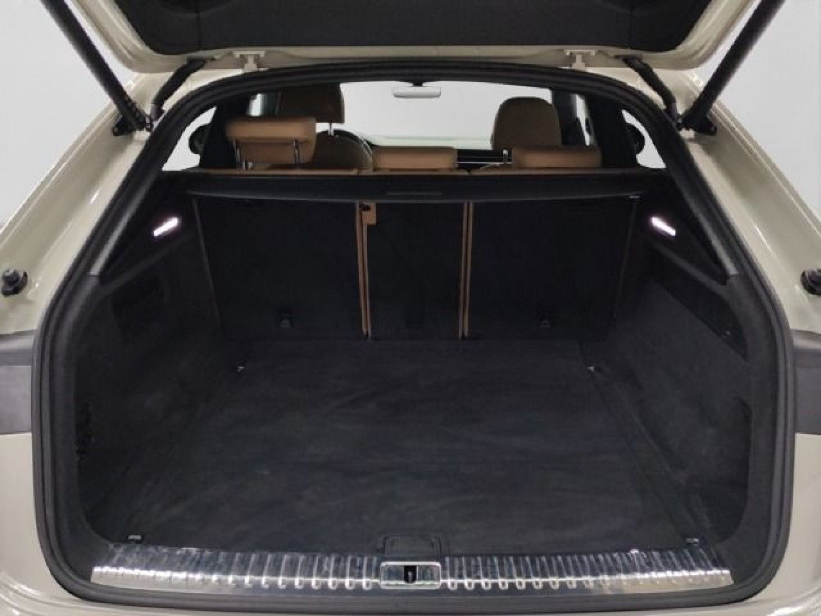 Audi Q8 – Foto 12