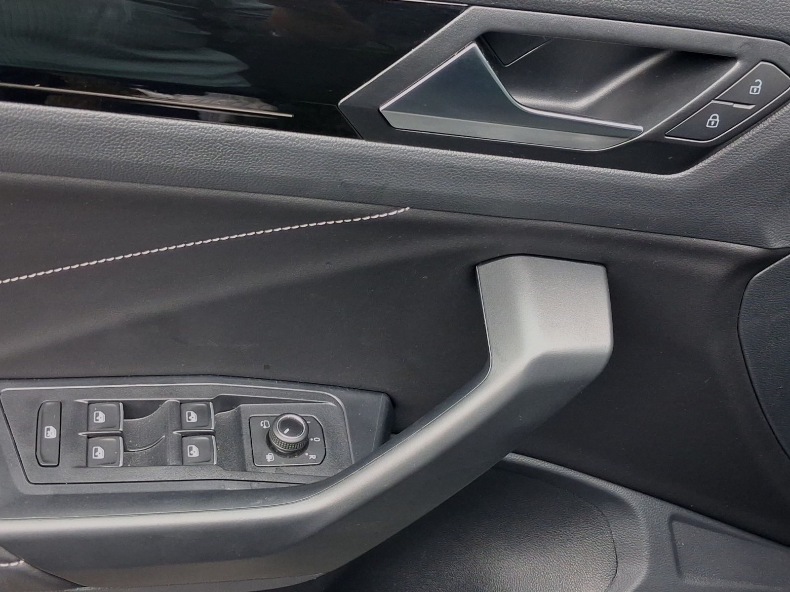 Volkswagen T-Roc – Foto 8