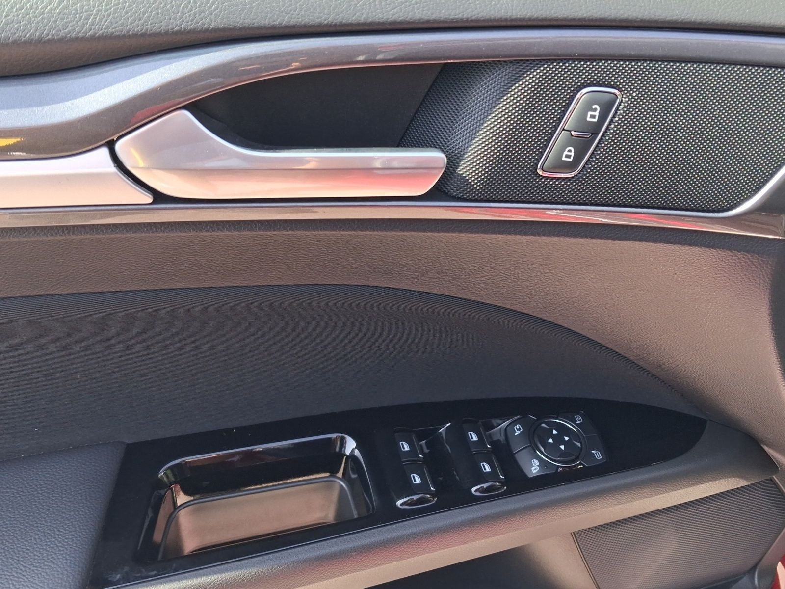Ford Mondeo – Bild 8