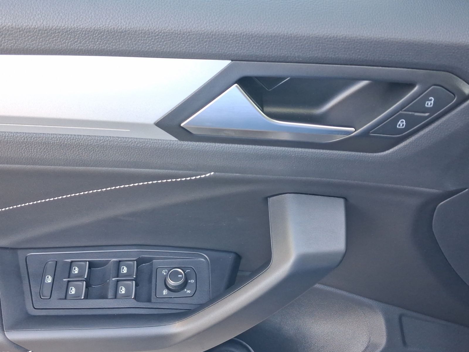 Volkswagen T-Roc – Foto 8