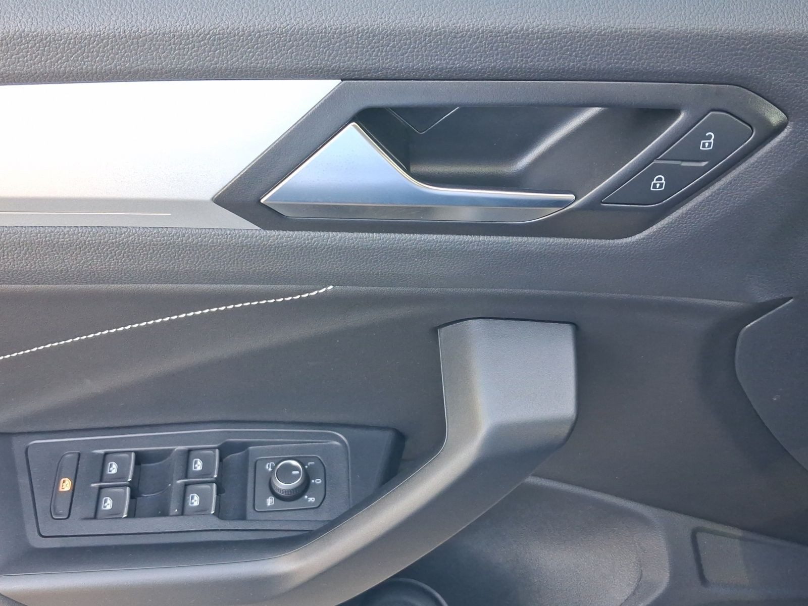 Volkswagen T-Roc – Foto 8