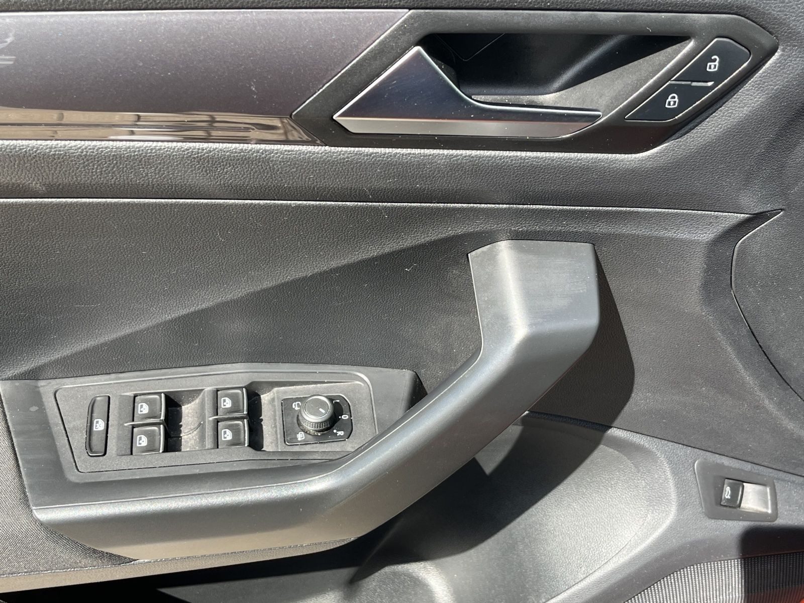 Volkswagen T-Roc – Foto 8