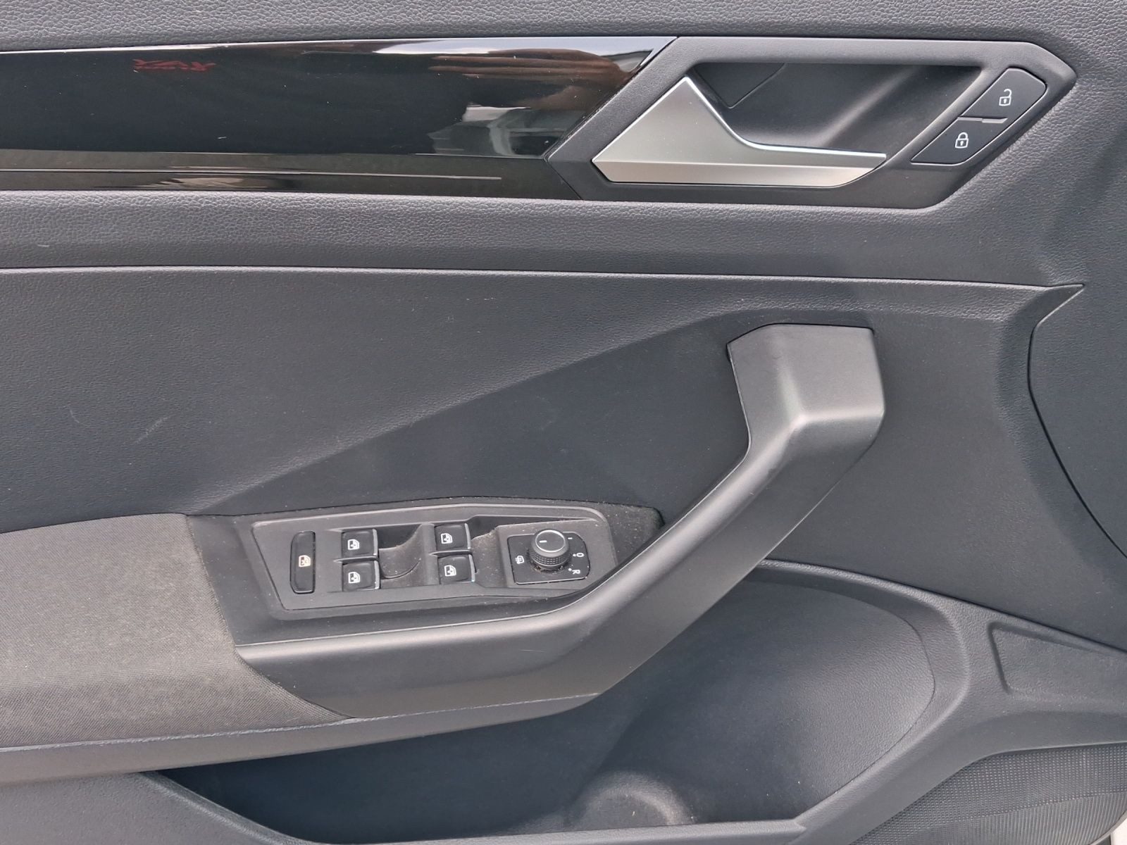 Volkswagen T-Roc – Foto 8