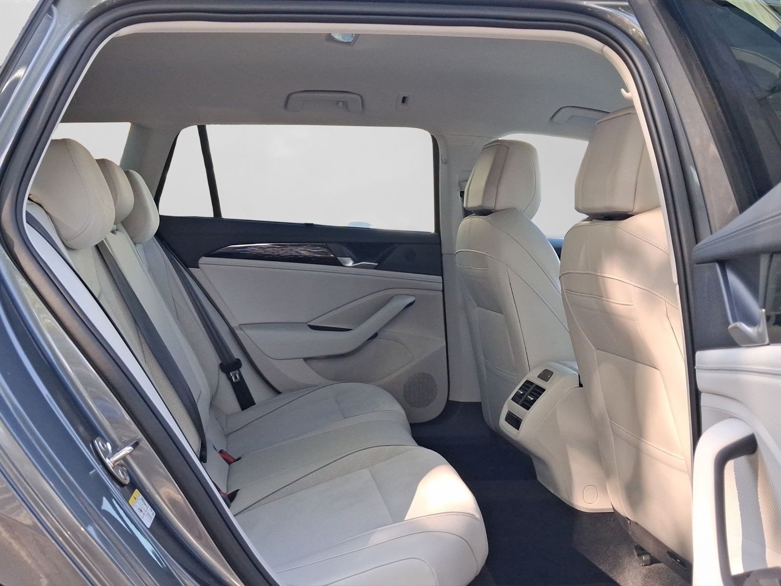 Volkswagen Passat Variant – Bild 6