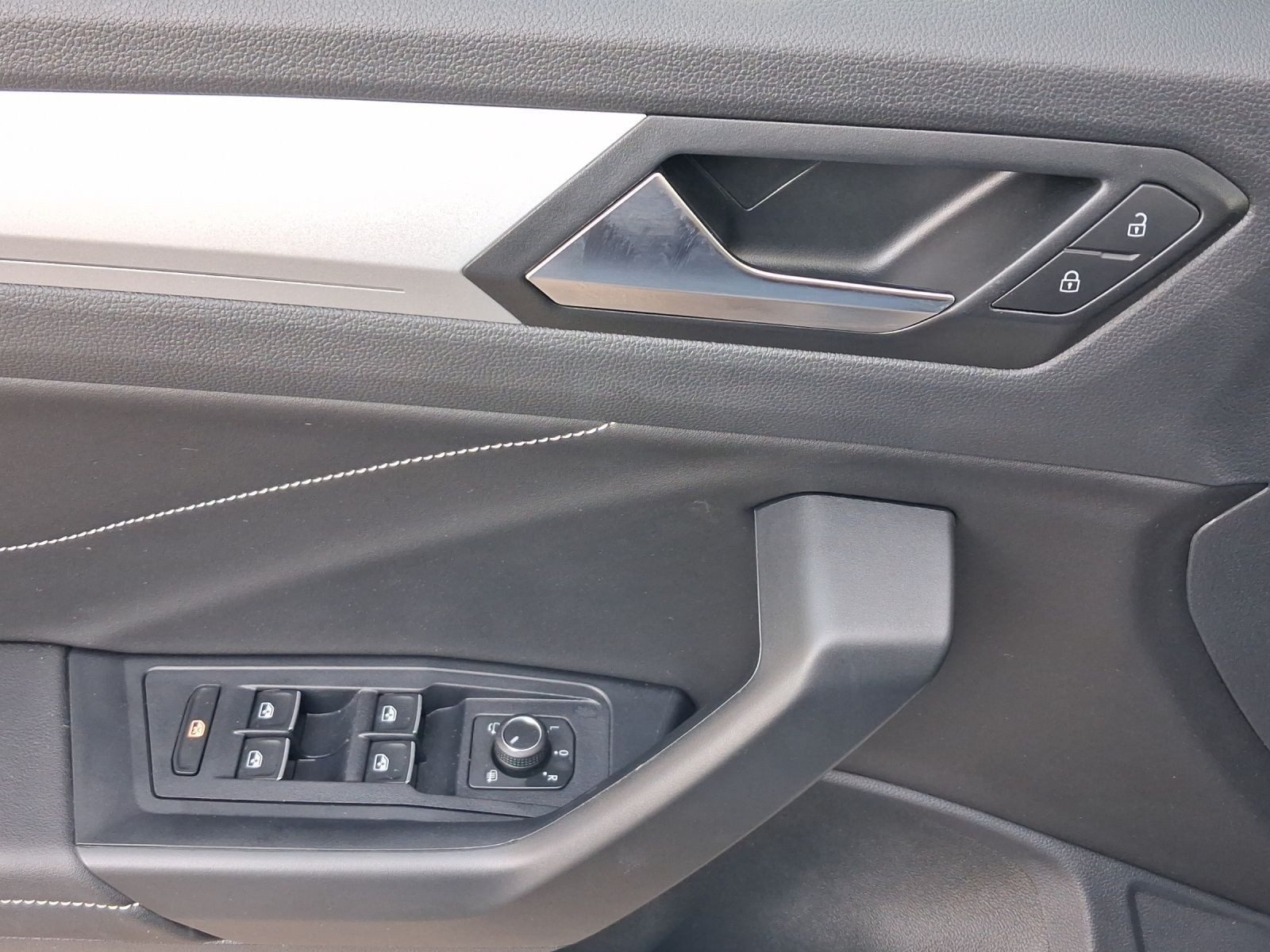 Volkswagen T-Roc – Foto 8