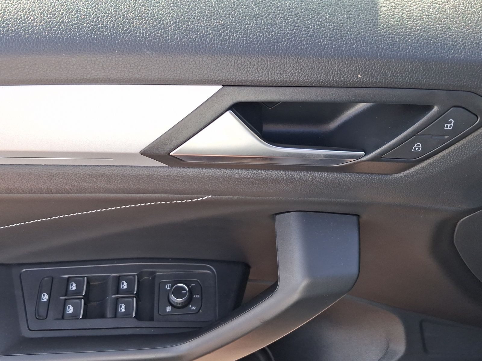 Volkswagen T-Roc – Foto 8