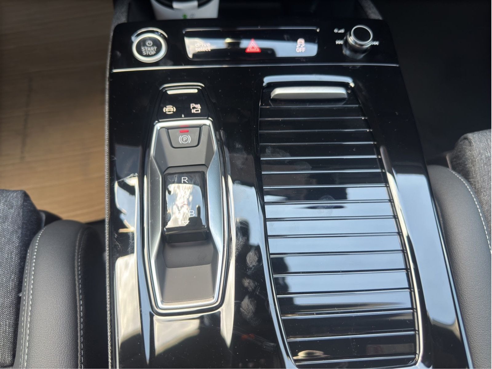 Audi Q6 e-tron – Foto 11