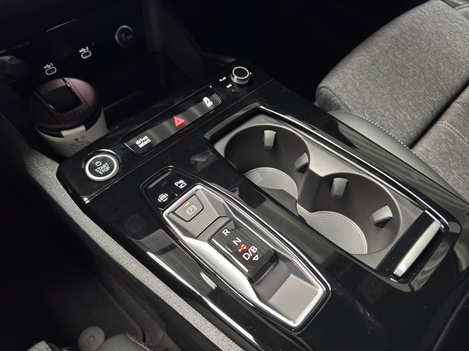 Audi Q6 e-tron – Foto 11