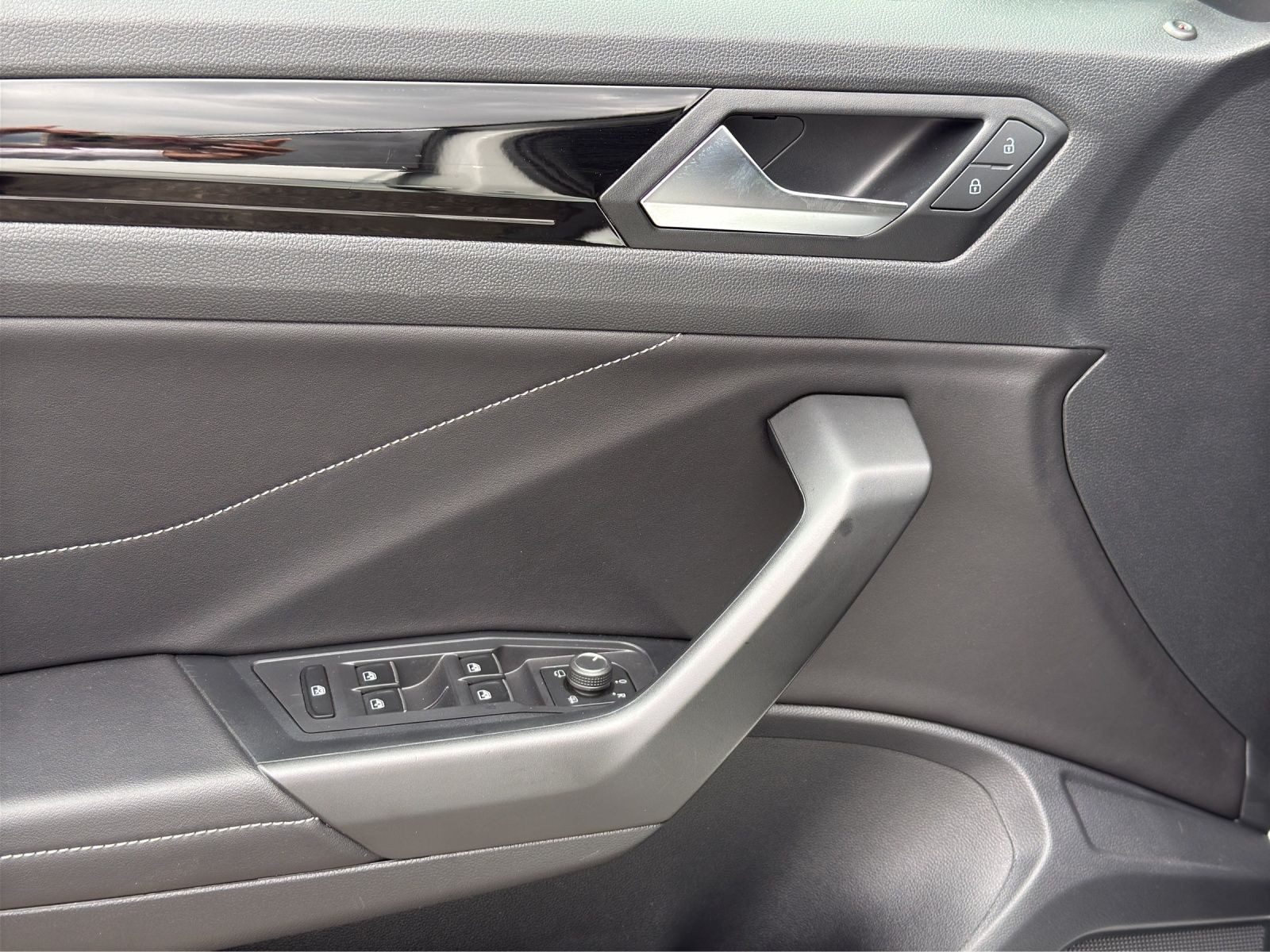 Volkswagen T-Roc – Foto 8