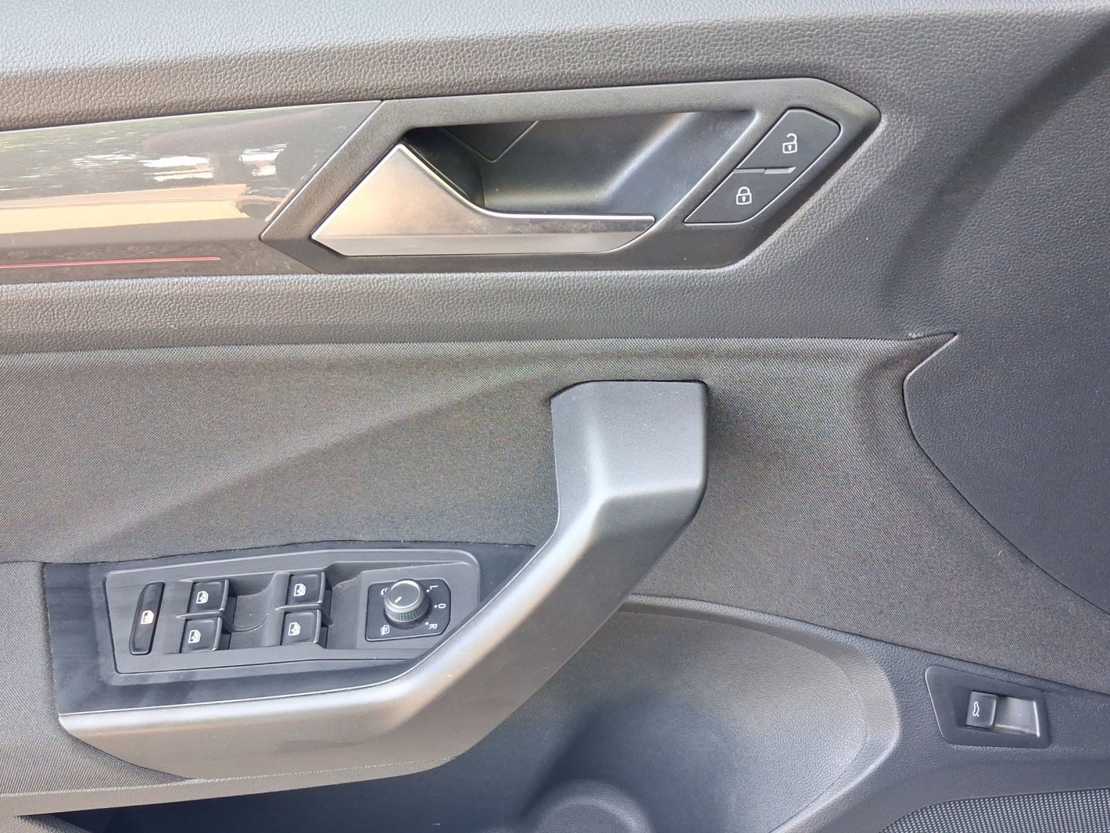 Volkswagen T-Roc – Foto 8