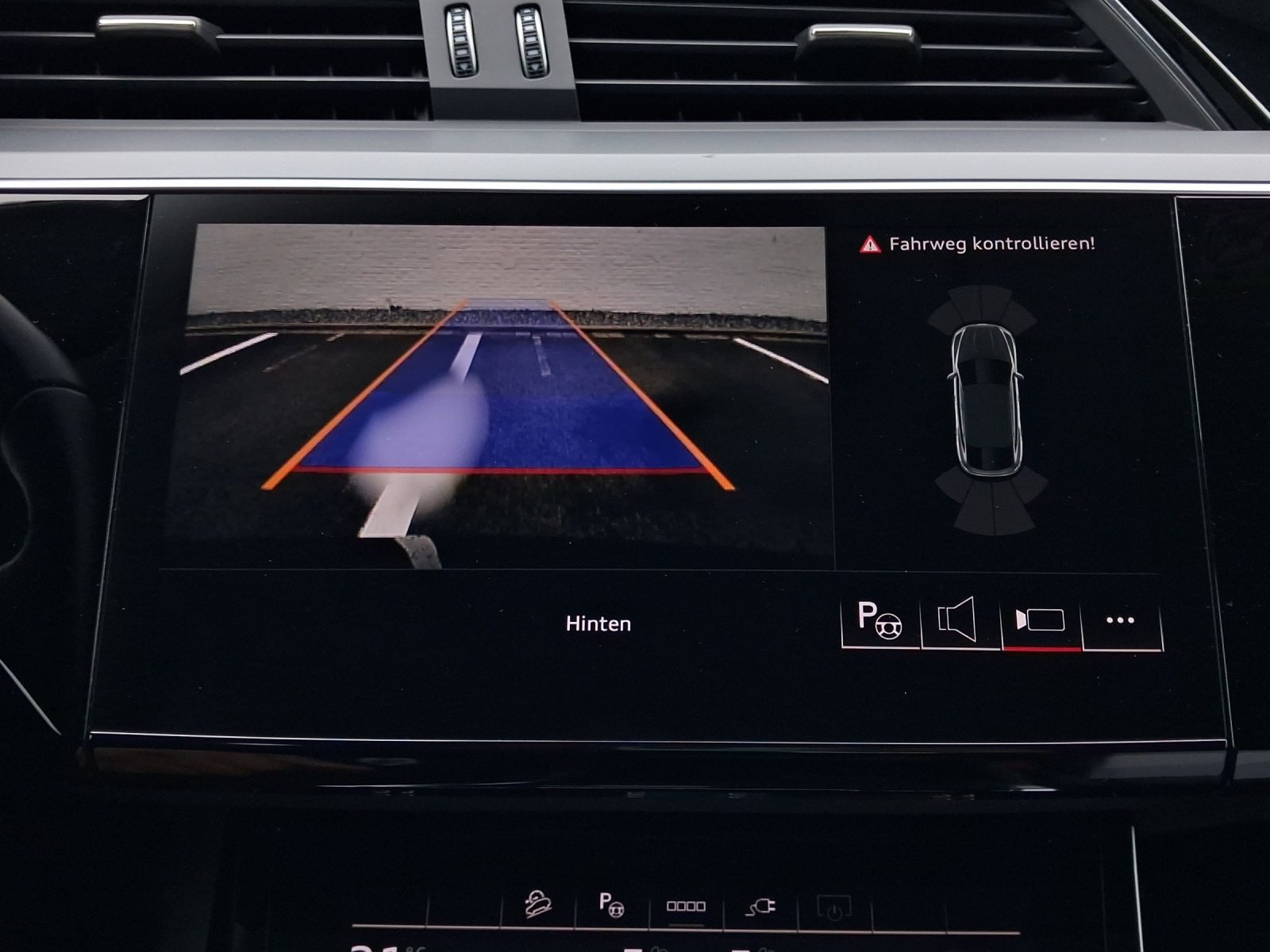 Audi Q8 Sportback e-tron – Bild 14