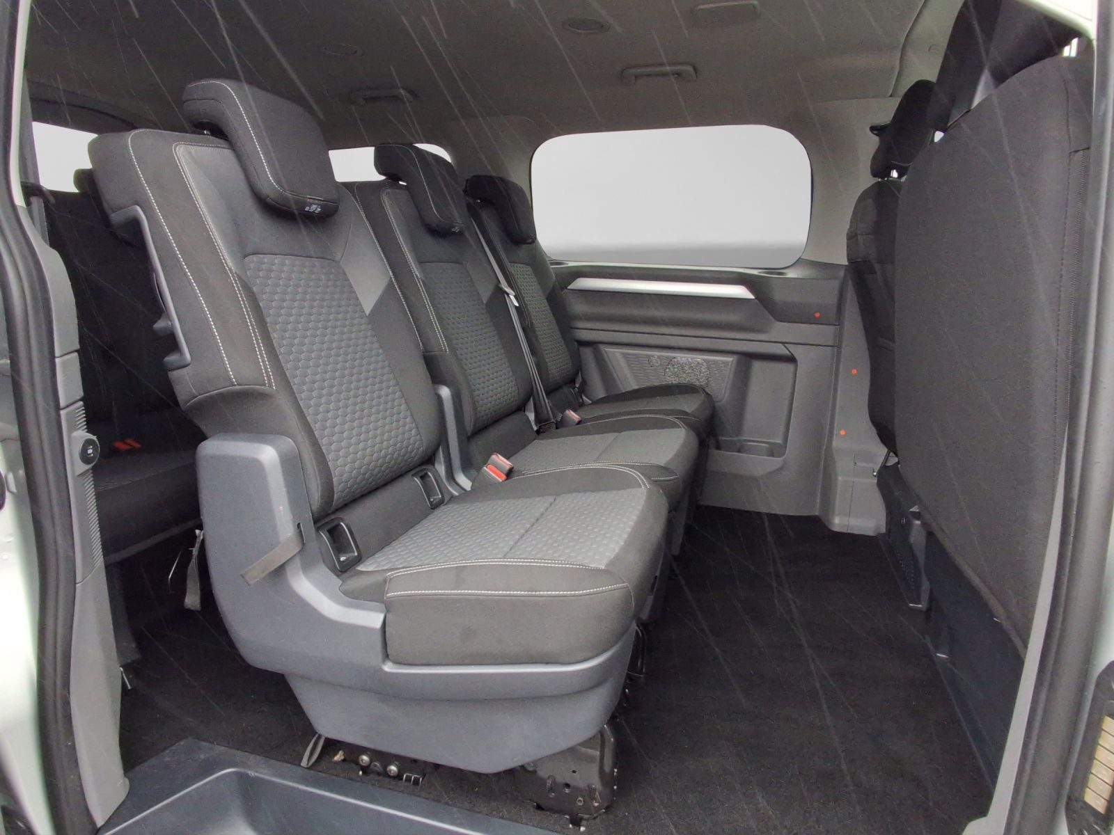 Volkswagen T7 Caravelle – Bild 8