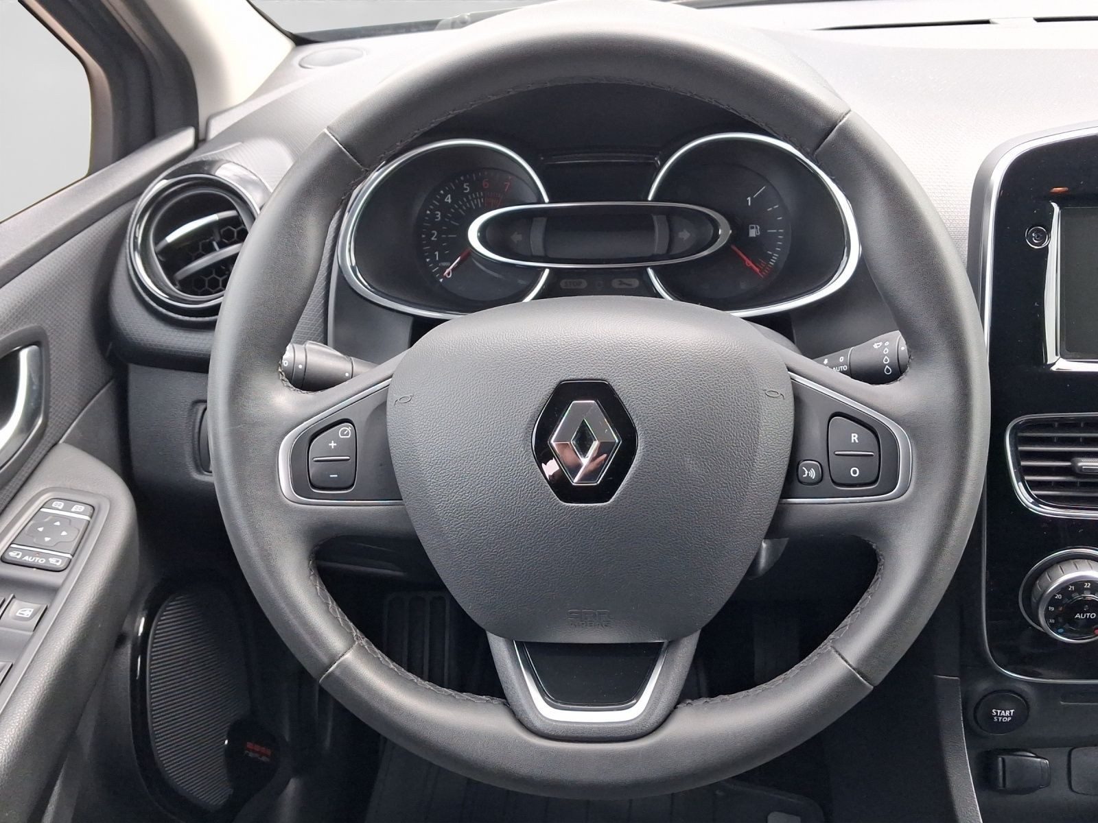 Renault Clio – Foto 9