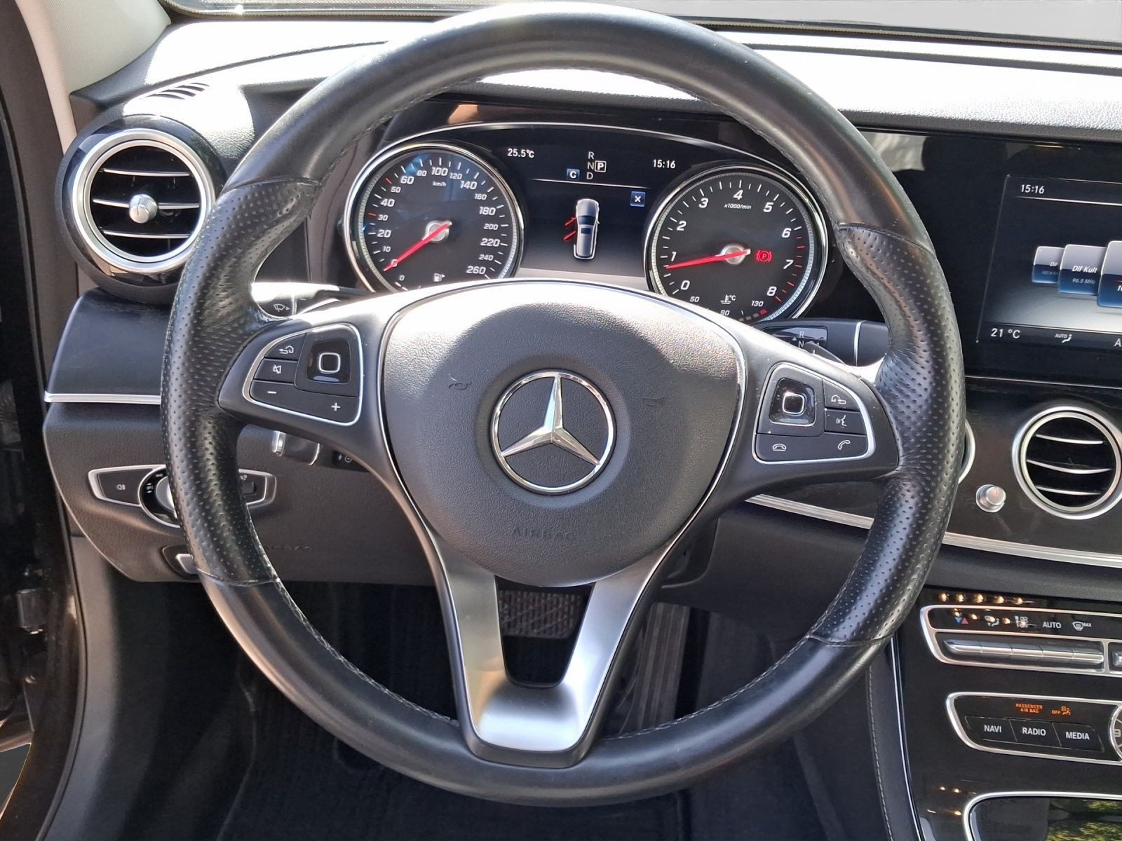 Mercedes-Benz E 200 – Foto 9