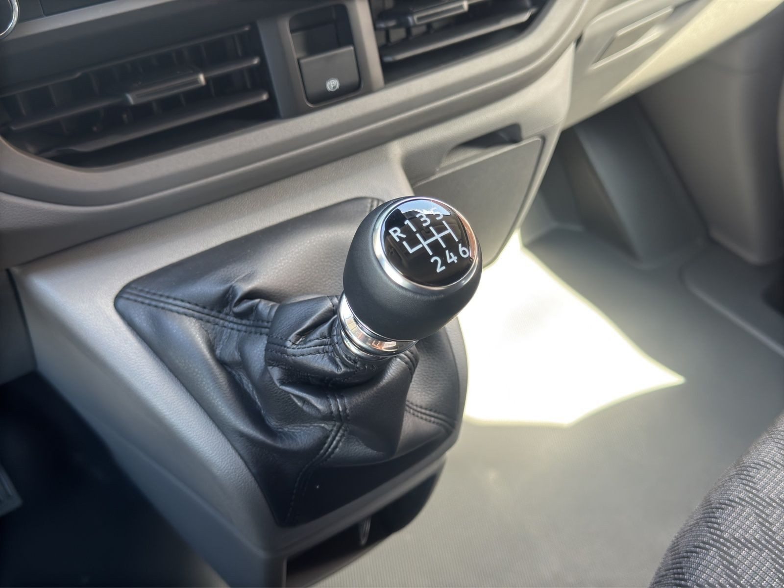 Volkswagen Transporter Kasten – Bild 11