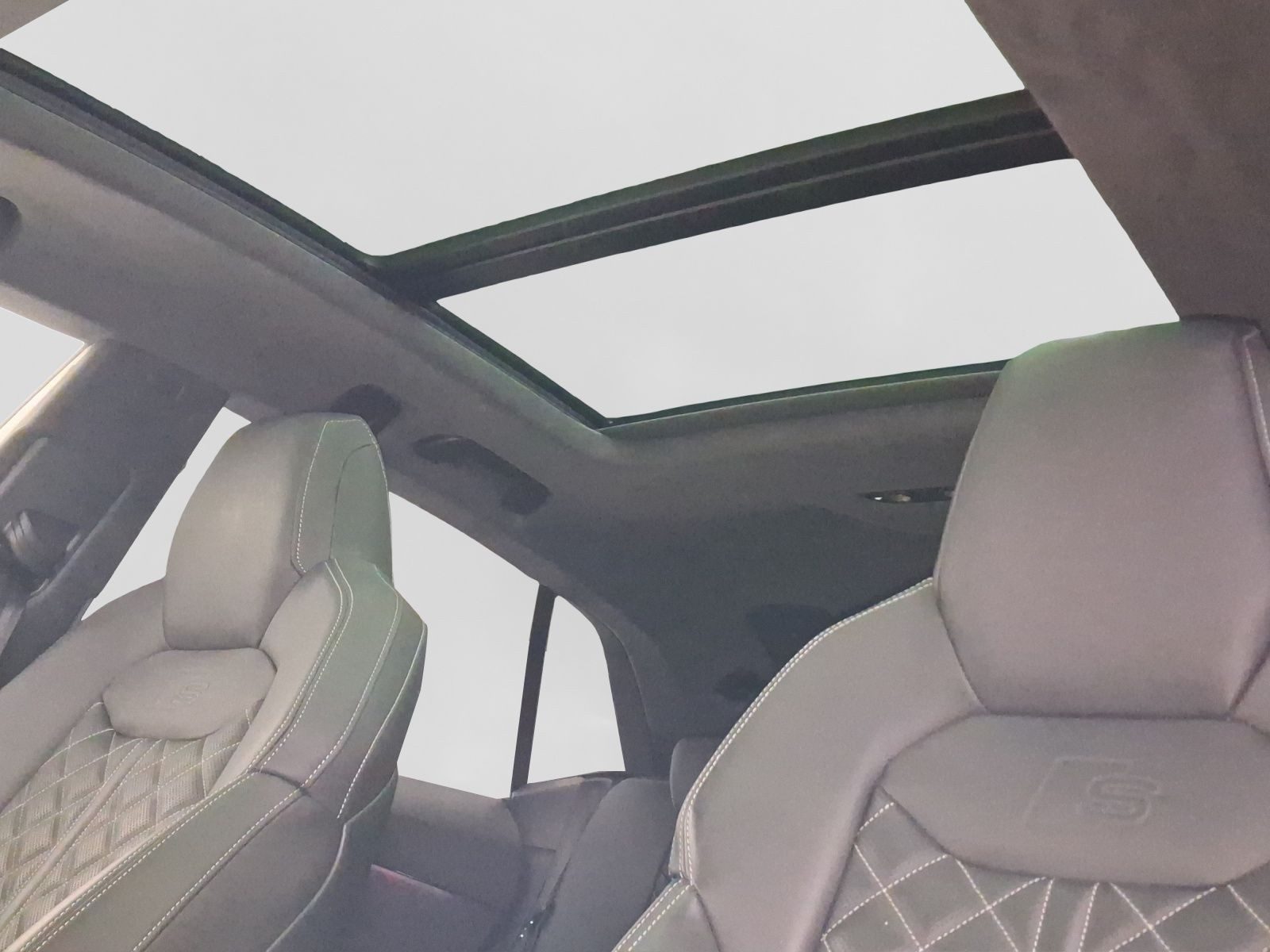 Audi SQ8 – Foto 18