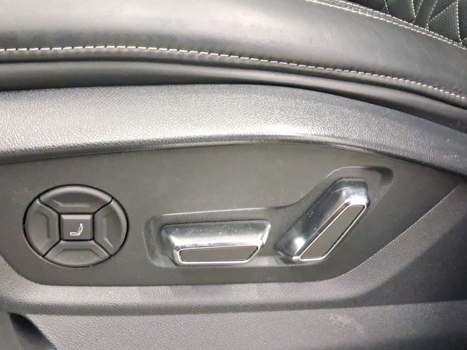 Audi SQ8 – Foto 18