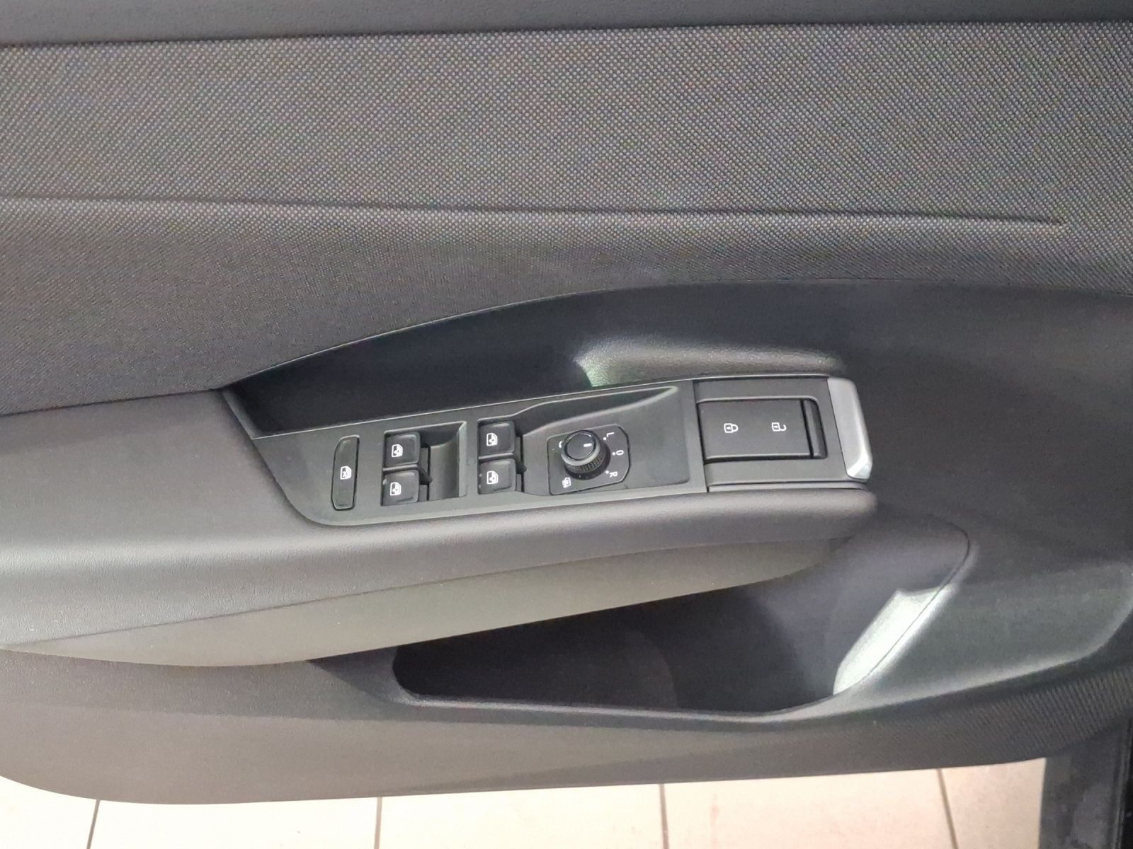 Volkswagen T-Roc – Foto 8
