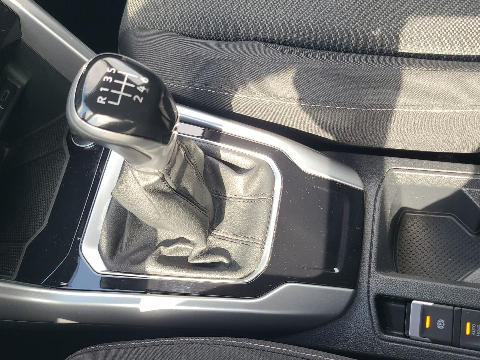 Volkswagen T-Roc – Foto 11