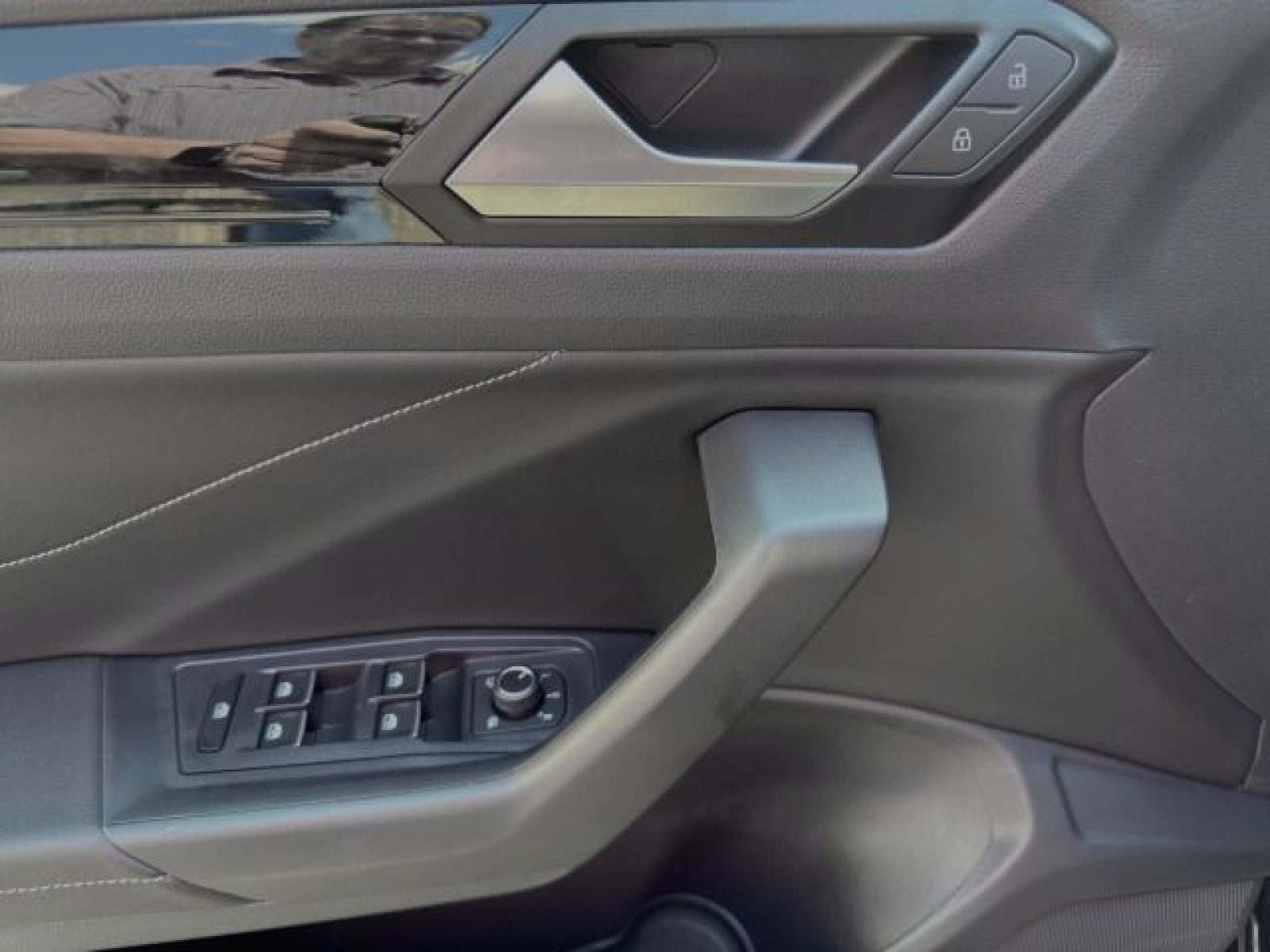 Volkswagen T-Roc – Foto 8